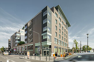 Budynek mieszkalno-usługowy w Paryżu z hotelem Novotel i restauracją.