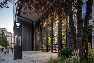 Strefa wejściowa Varso Tower w Warszawie.