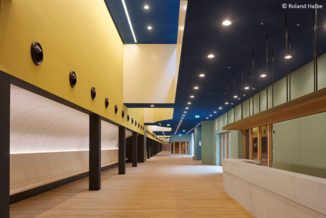 Widok wnętrza teatru Volkstheater w Monachium.