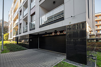 Wjazd do parkingu podziemnego budynku mieszkalnego Piano House w Warszawie.