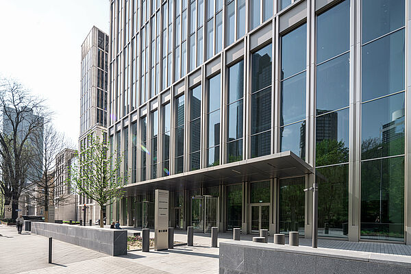 Wieżowiec wielofunkcyjny Marienturm w dzielnicy bankowej Frankfurtu