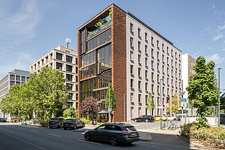 Widok z ulicy na hotel Lindley Lindenberg we Frankfurcie.