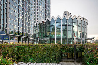 Rotunda to wolnostojący, okrągły budynek wielofunkcyjny w Warszawie.