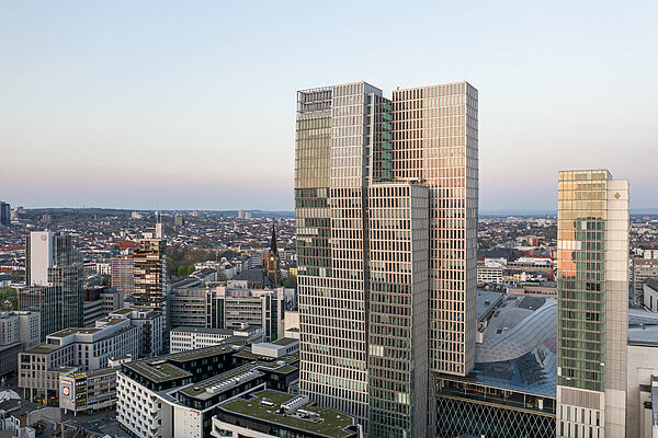 Cztery budynki połączone w jedną dzielnicę, na małej przestrzeni