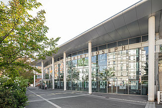 Wejście do szpitala Saint-Joseph w Paryżu.