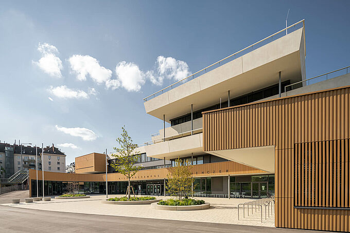 Izolacja akustyczna tarasów - Kampus Edukacyjny Aron Mencer w Wiedniu Izolacja akustyczna tarasów - Kampus Edukacyjny Aron Mencer w Wiedniu