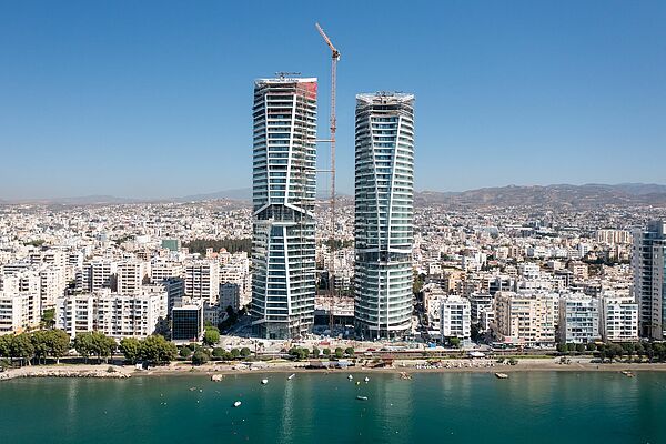 Pierwszorzędne życie na plaży w Limassol