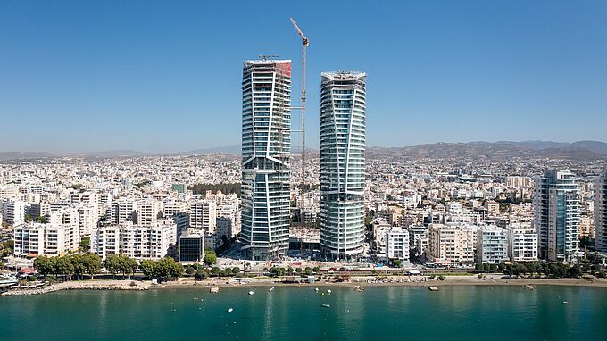 Pierwszorzędne życie na plaży w Limassol