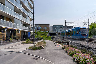 budynek mieszkalny z balkonami