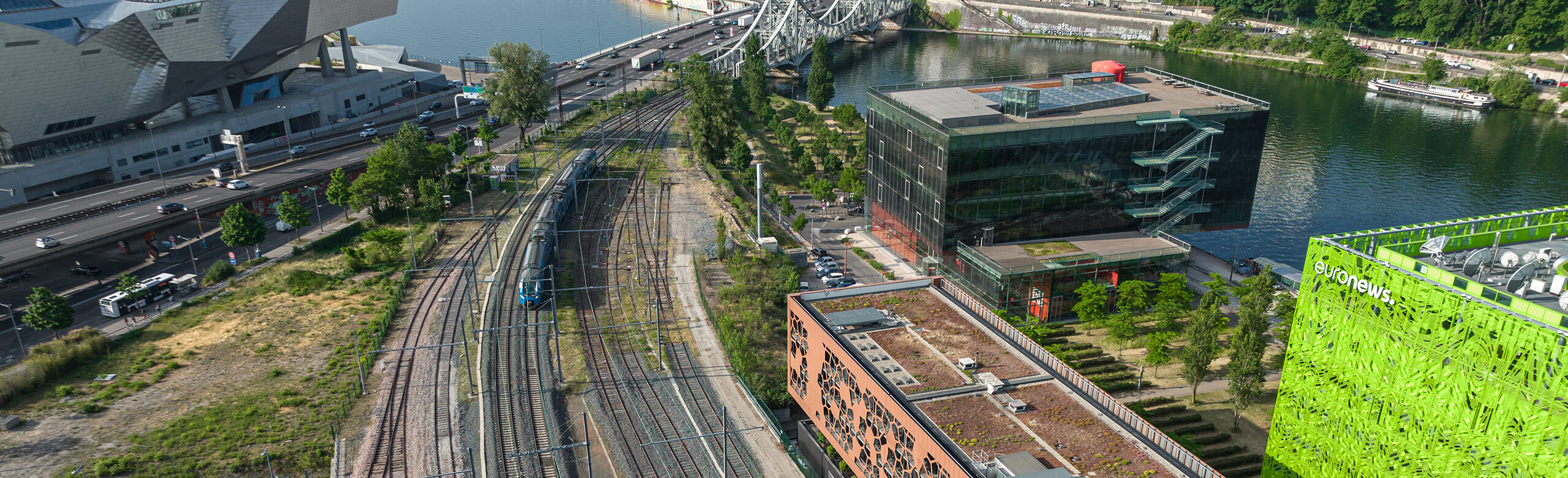 Hotel MOB bezpośrednio przy torach kolejowych w Lyonie.