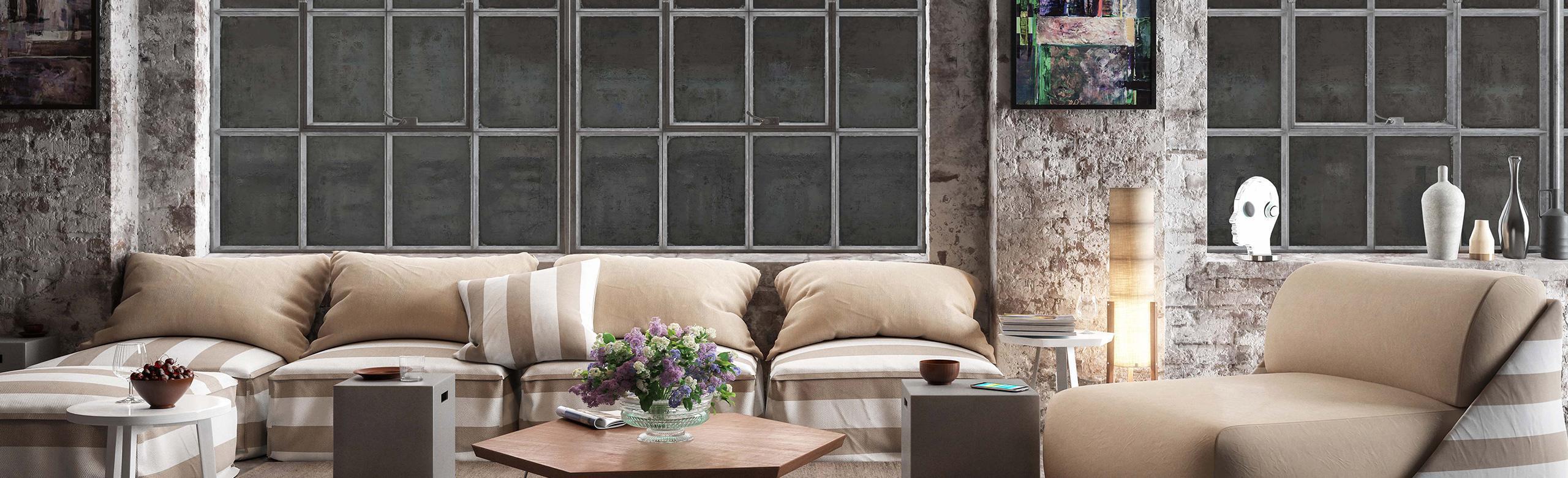 Mieszkanie w starym budownictwie z charakterem poddasza i drewnianą podłogą.