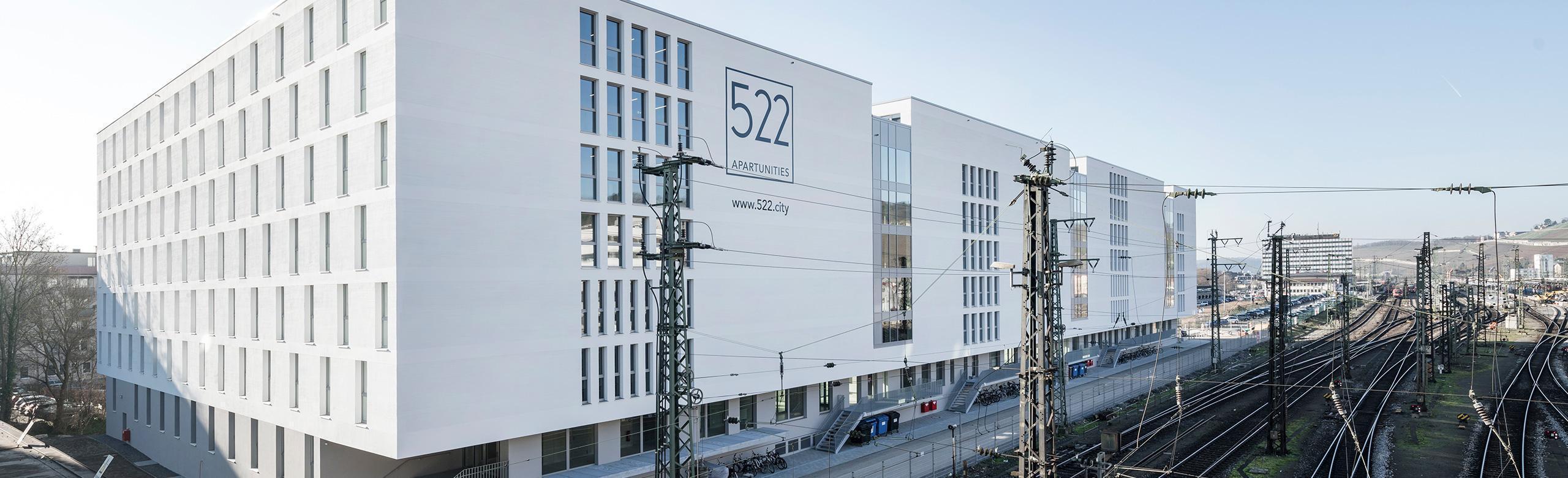 In Würzburg, student hall of residence 522 is located in the immediate vicinity of the railway tracks.